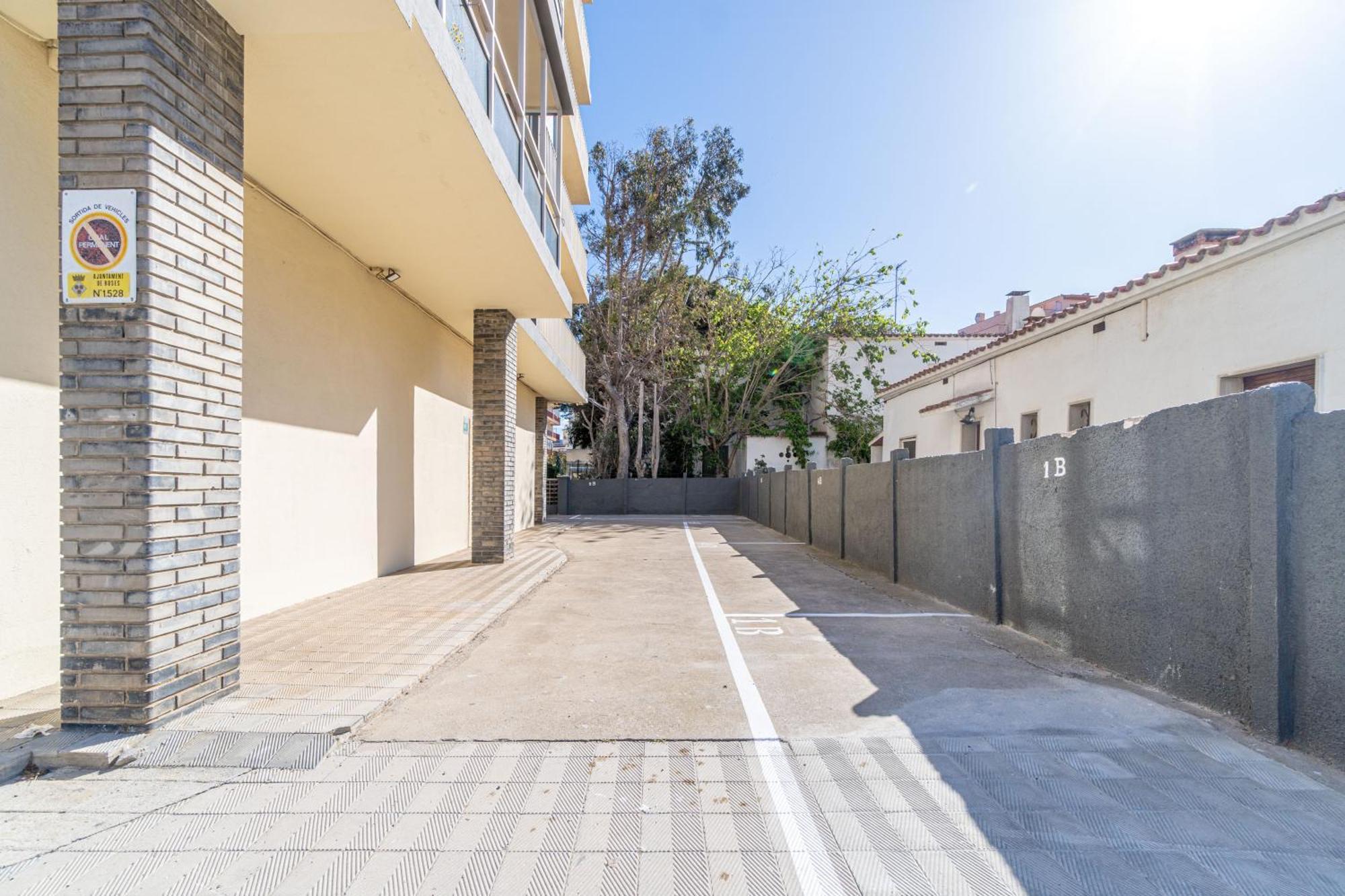Est1-Spaciouss Appartment In The Beach, Bbq, Downtonwn, Parking, Fast Wifi Fibre Roses Exterior photo